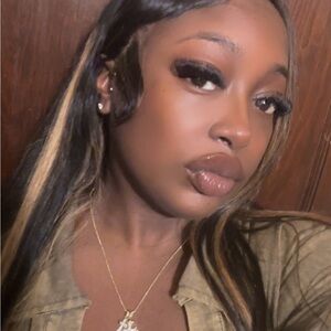 Meet your Posher, Briana